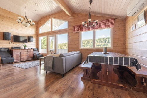Beautiful cottage with Hot Tub and Private Sauna Close to the Tahko Ski Slopes