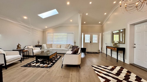 Luxury 4BR Retreat with Pool, Piano, Spa & Games