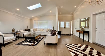 Luxury 4BR Retreat with Pool, Piano, Spa & Games