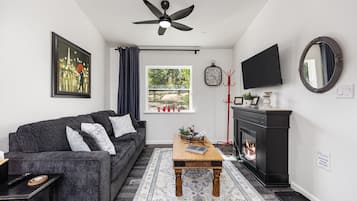 TV, fireplace
