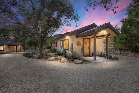 外観. French Countryside Villa at Dorner Family Vineyard