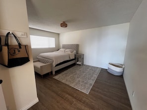 1 habitación, tabla de planchar con plancha, wifi y ropa de cama