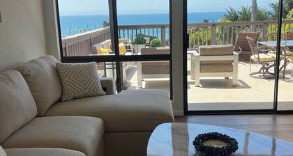 Ocean Breeze Getaway – Cozy Malibu Condo with Style