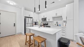 Mikroaaltouuni, uuni, liesi, astianpesukone