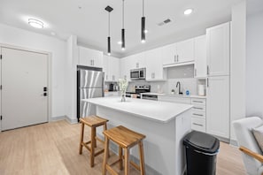 Mikroaaltouuni, uuni, liesi, astianpesukone