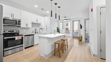 電子レンジ、オーブン、コンロ、食器洗い機