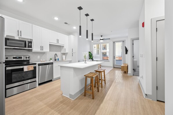 電子レンジ、オーブン、コンロ、食器洗い機