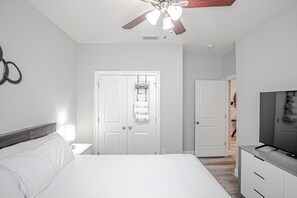 3 bedrooms, desk, free WiFi, bed sheets