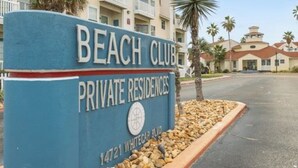 Segnale per Beach Club Private Residences in 14721 Whitecap Blvd.