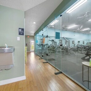 Fitness facility - Primavera 3: Modern condo walking distance to the beach, Pet friendly (Corpus Christi)