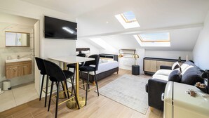 Unclassified image, 4 of 8, button - Renovated and Bright Studio for 2 - Cannes (Cannes)