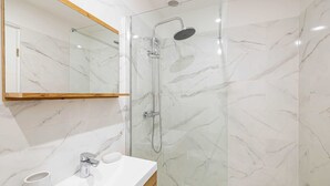 Unclassified image, 2 of 8, button - Renovated and Bright Studio for 2 - Cannes (Cannes)