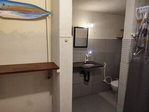 Shower, hair dryer, toilet paper