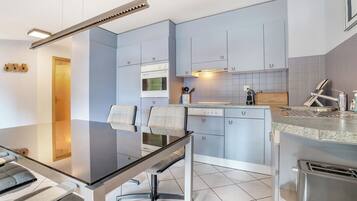 Mikrowelle, Ofen, Herdplatte, Geschirrspüler