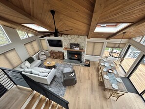 TV, fireplace