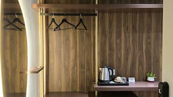 Deluxe Double Room | Wardrobe