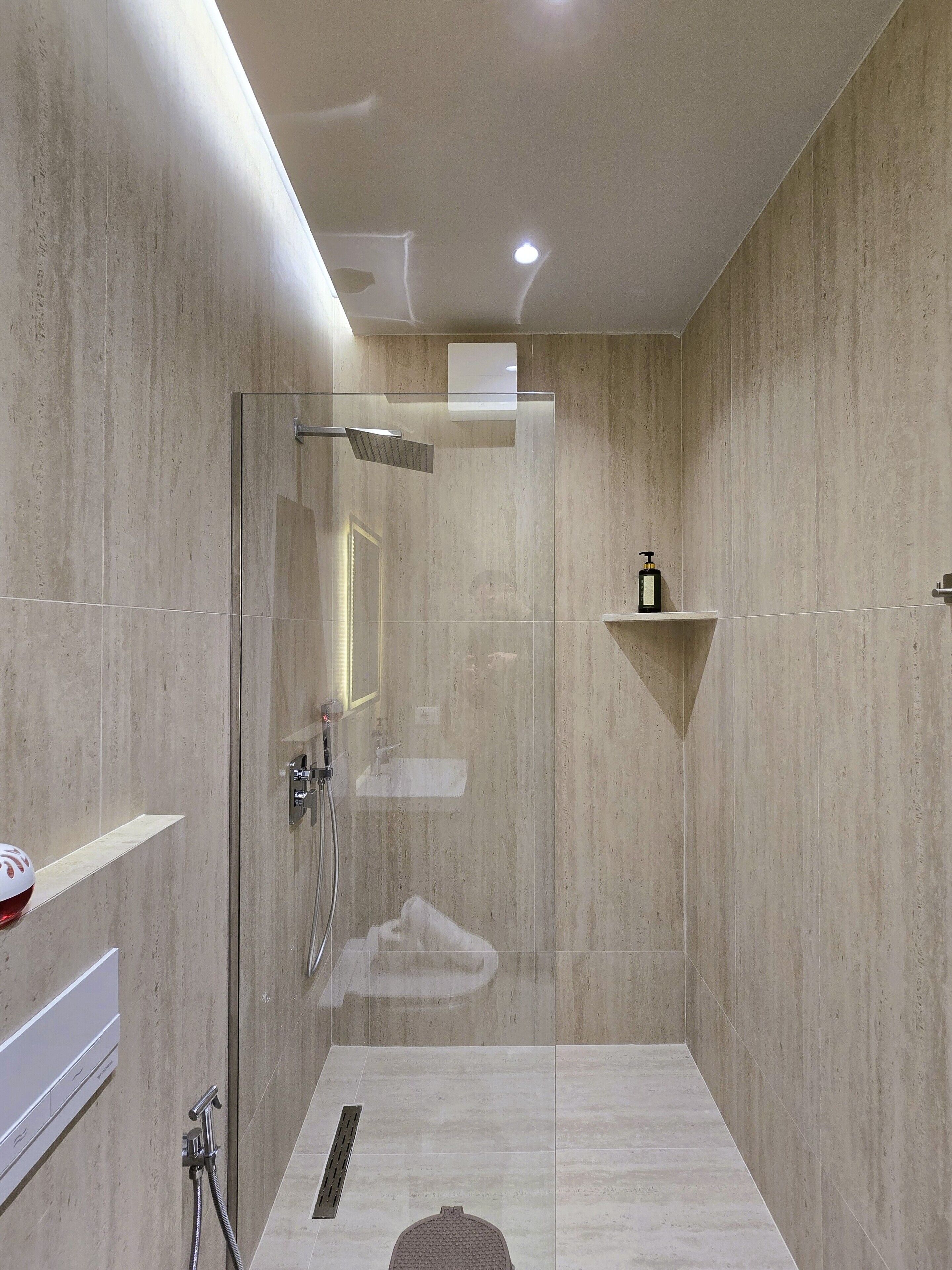 Habitación Deluxe doble | Baño | Ducha, secador de pelo, toallas y jabón