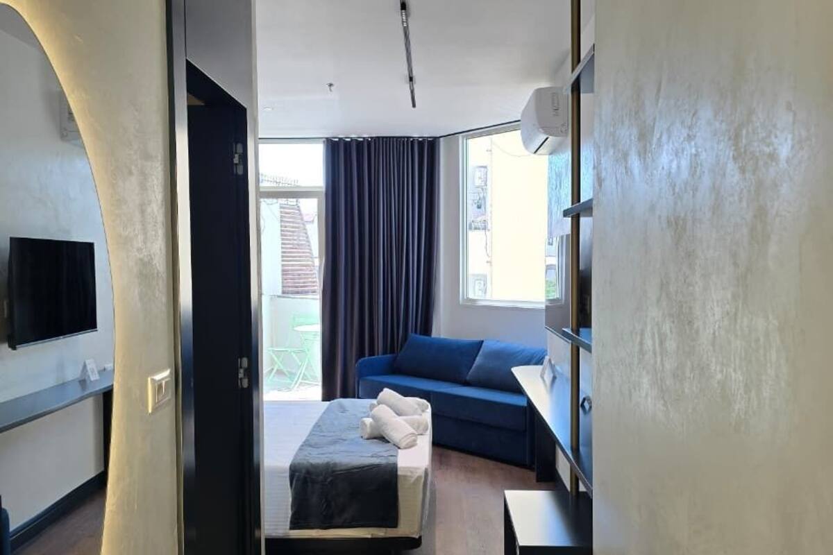 Minibar, iron/ironing board, free WiFi, bed sheets