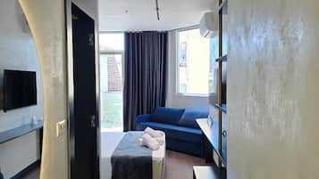 Standard Double Room, Balcony | Minibar, iron/ironing board, free WiFi, bed sheets