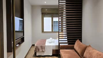 Deluxe tweepersoonskamer | Een minibar, een strijkplank/strijkijzer, gratis wifi, beddengoed