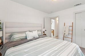 3 bedrooms, iron/ironing board, Internet, bed sheets