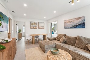 Smart TV, futbolito, libros