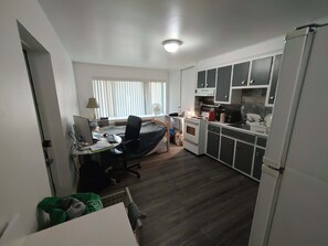 1 habitación, tabla de planchar con plancha y wifi 