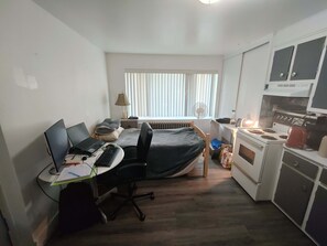 1 habitación, tabla de planchar con plancha y wifi 
