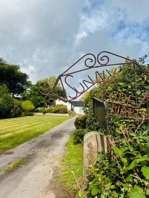 المنطقة المحيطة بالمنشأة