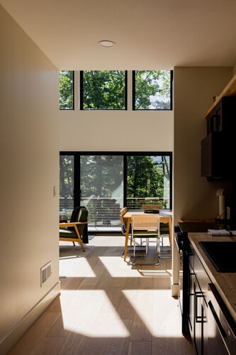 NEW Modern Nordic Cabin Near Shenandoah National Park w/ Hot Tub + EV Charger