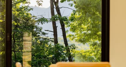 NEW Modern Nordic Cabin Near Shenandoah National Park w/ Hot Tub + EV Charger