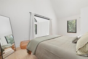 2 bedrooms, iron/ironing board, Internet, bed sheets