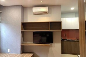 Geluiddichte muren, een strijkplank/strijkijzer