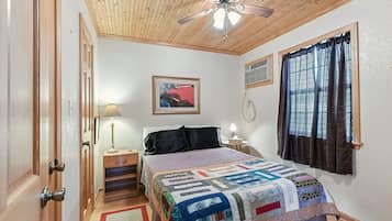 1 bedroom, travel cot, WiFi, bed sheets