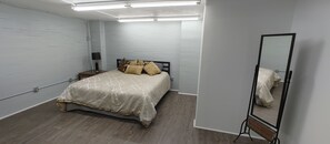 2 bedrooms, internet, bed sheets