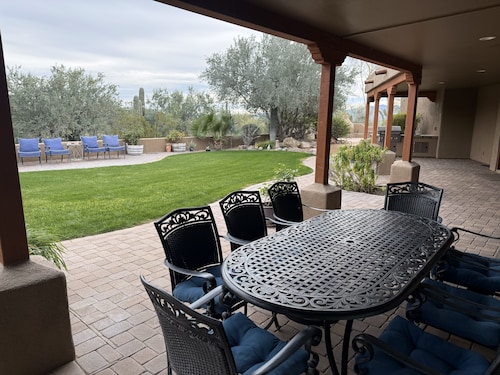 4 bedroom/4 bath custom home on 5 acres, perfect for family reunion/golf outings