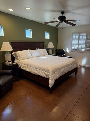 4 bedrooms, iron/ironing board, WiFi, bed sheets