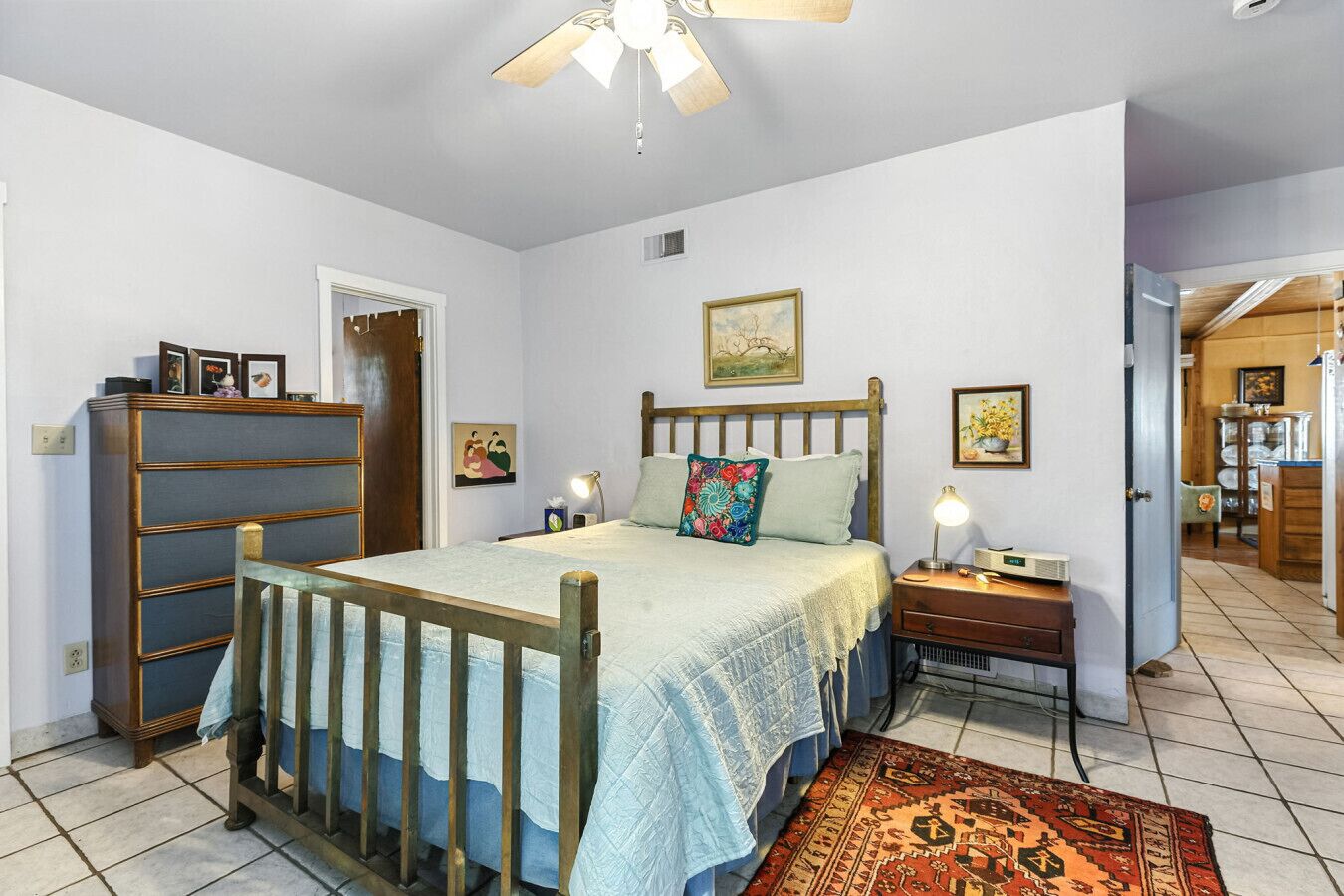 2 habitaciones, escritorio, cuna de viaje y wifi 