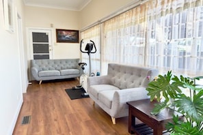 Unclassified image, 2 of 34, button - Four Season Home (Bentleigh)