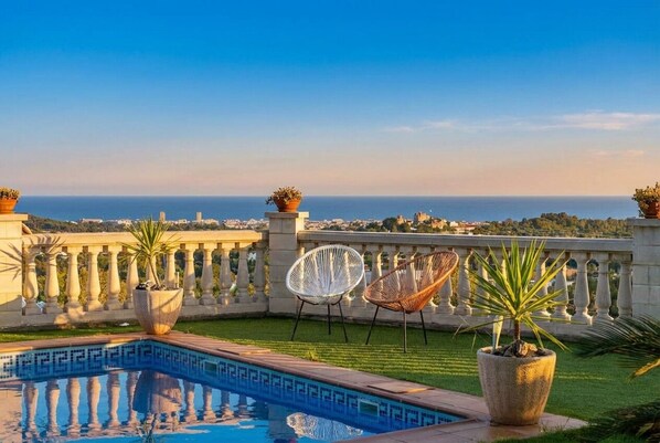 A heated pool - Sea View Villa | Pool BBQ & Beach - Costa Dorada (Calafell)