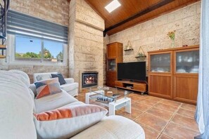 Fernseher, Tischtennisplatte