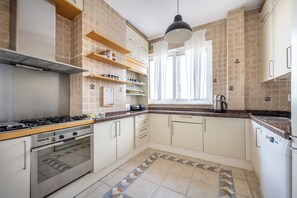 Oven, stovetop, dishwasher