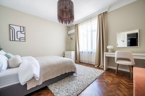 3 bedrooms, iron/ironing board, WiFi, bed sheets