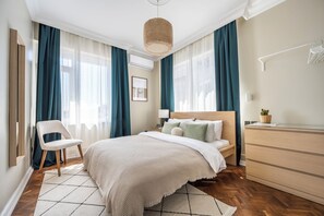 3 bedrooms, iron/ironing board, WiFi, bed sheets