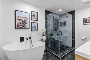 Bathroom - Paseo Roseta (Palm Springs)