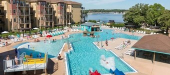 Anchors Away Getaway: Clean, sleeps 10, family fun, waterpark, fully stocked!