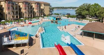 Anchors Away Getaway: Clean, sleeps 10, family fun, waterpark, fully stocked!