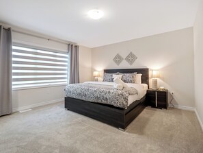 4 bedrooms, iron/ironing board, WiFi, bed sheets