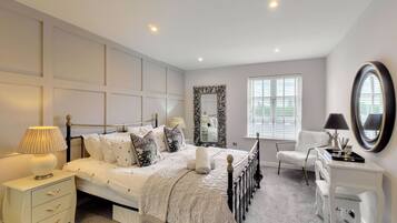 2 bedrooms, desk, iron/ironing board, WiFi