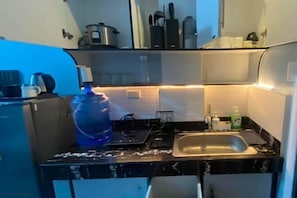 Private kitchen - Amplayo Apartelle Studio Type Unit (Cagayan De Oro)